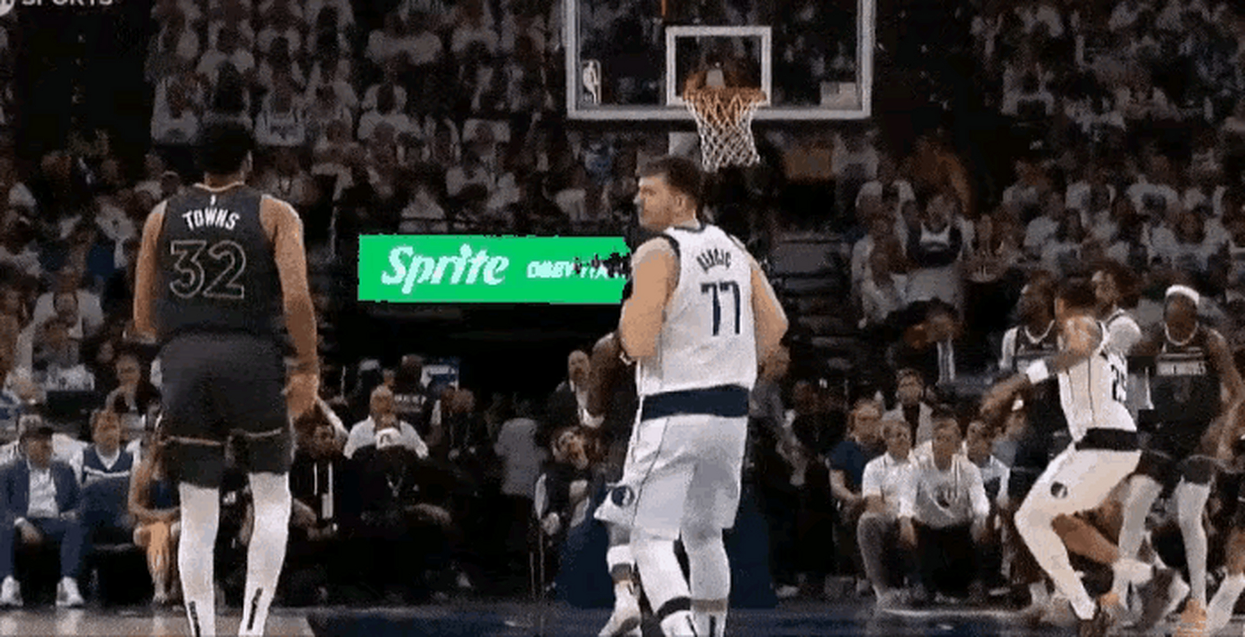 完美体育中国官网-NBA季后赛冲刺阶段走向成谜；罗马手感冰凉；球迷炸锅；细节决定成败